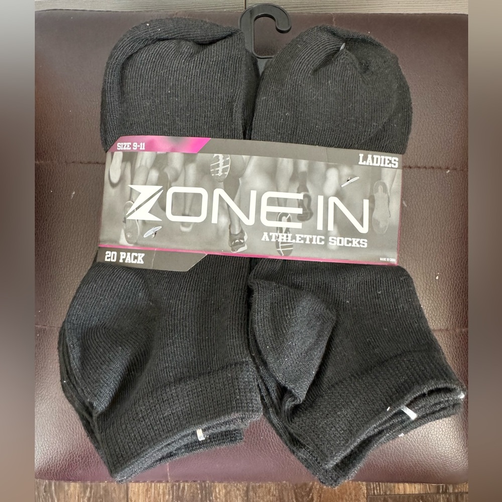 Zone in Woman’s socks sizes 9-11